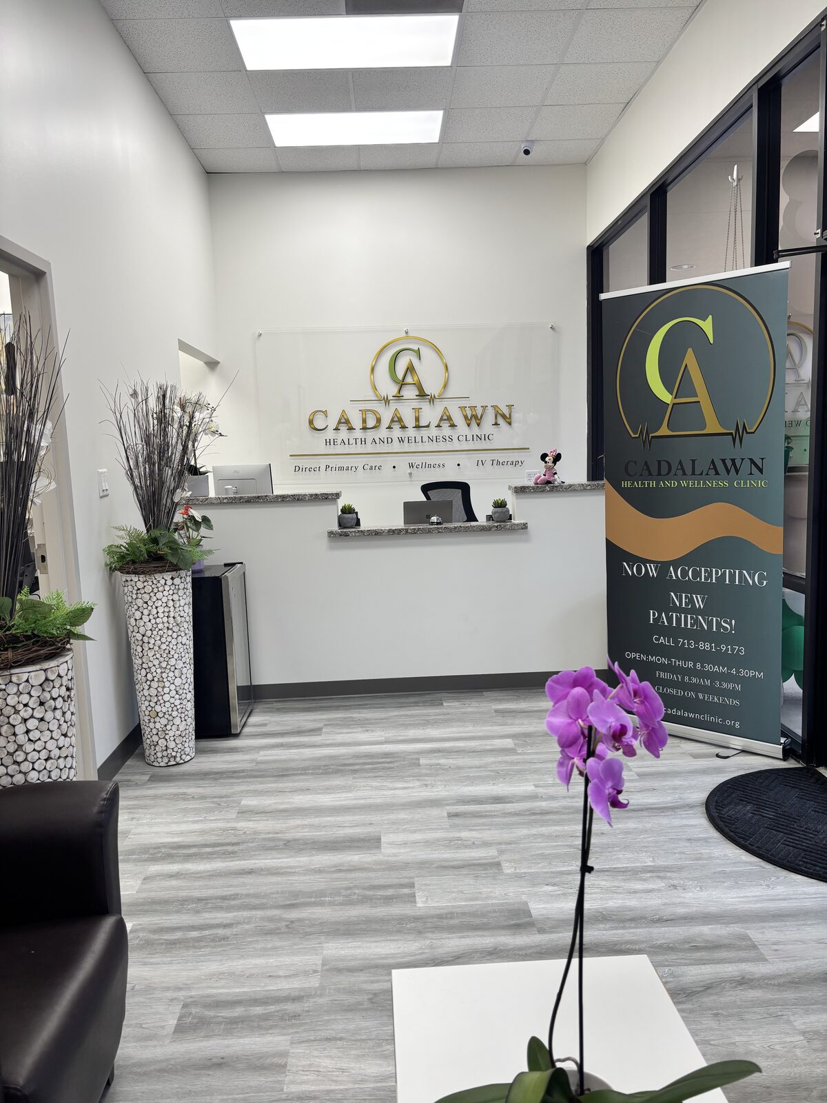 Cadalawn front desk